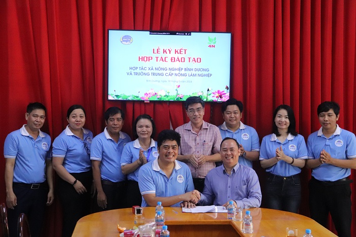 Trường Trung cấp Nông lâm nghiệp ký kết hợp tác đào tạo với Hợp tác xã Nông nghiệp Bình Dương